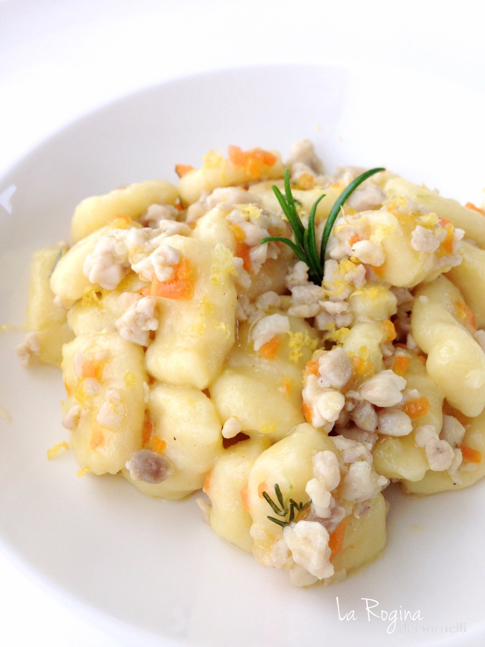 gnocchi-di-patate-con-ragu-bianco-di-coniglio-e-limone